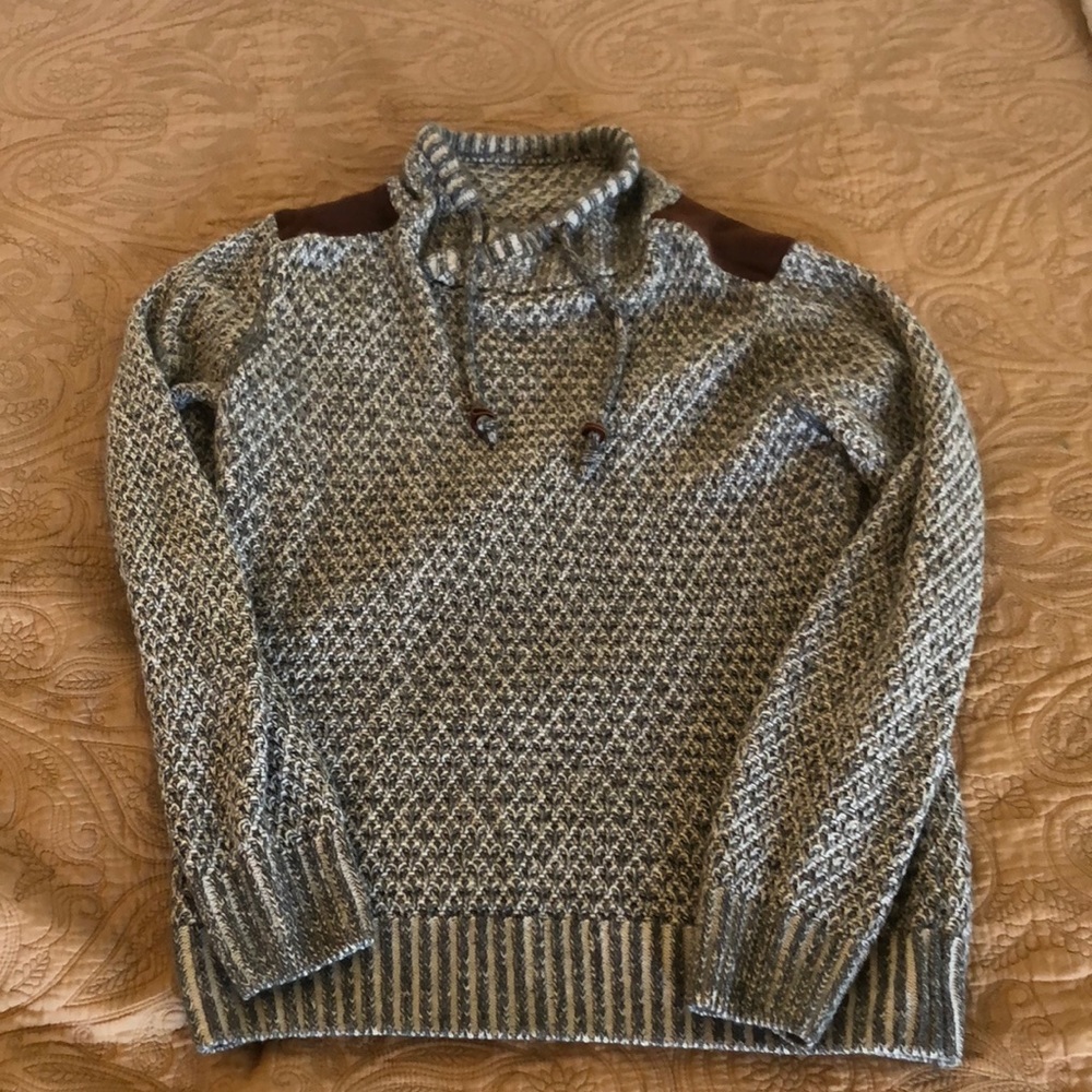 SWEATER. GOOD CONDITION.